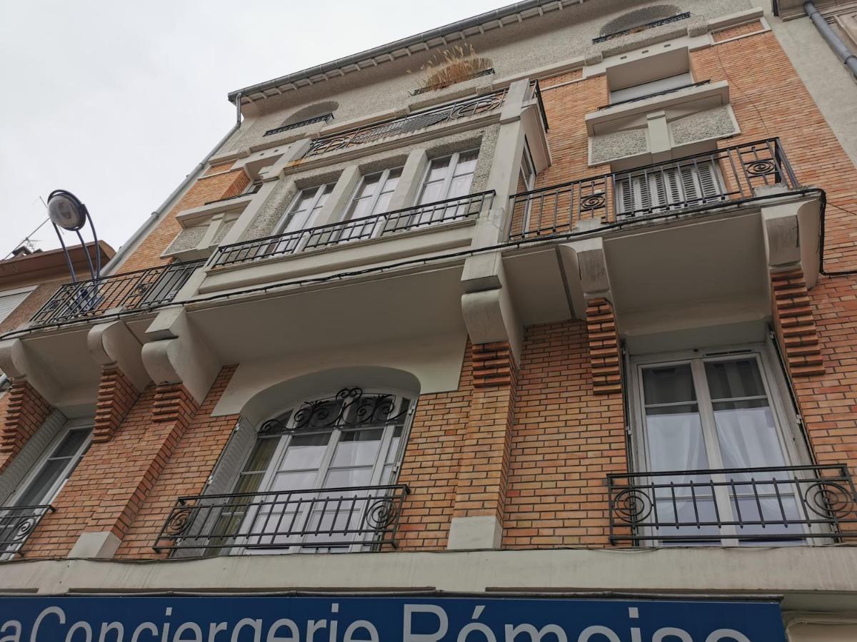 Chez La Reg'- Aux Pieds De La Cathedrale Apartment Reims Exterior photo